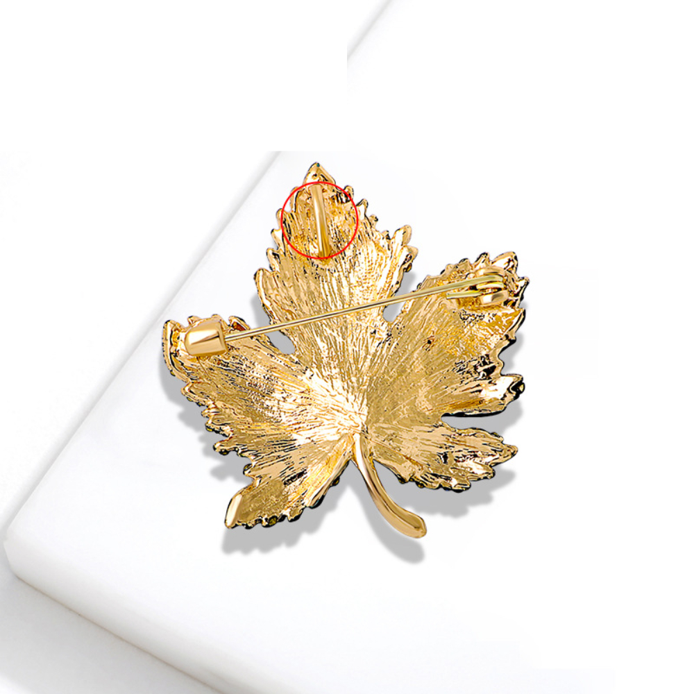 Maple Leaf Brooch with Optiona - مراجعة Winter Clothing Options وسعره